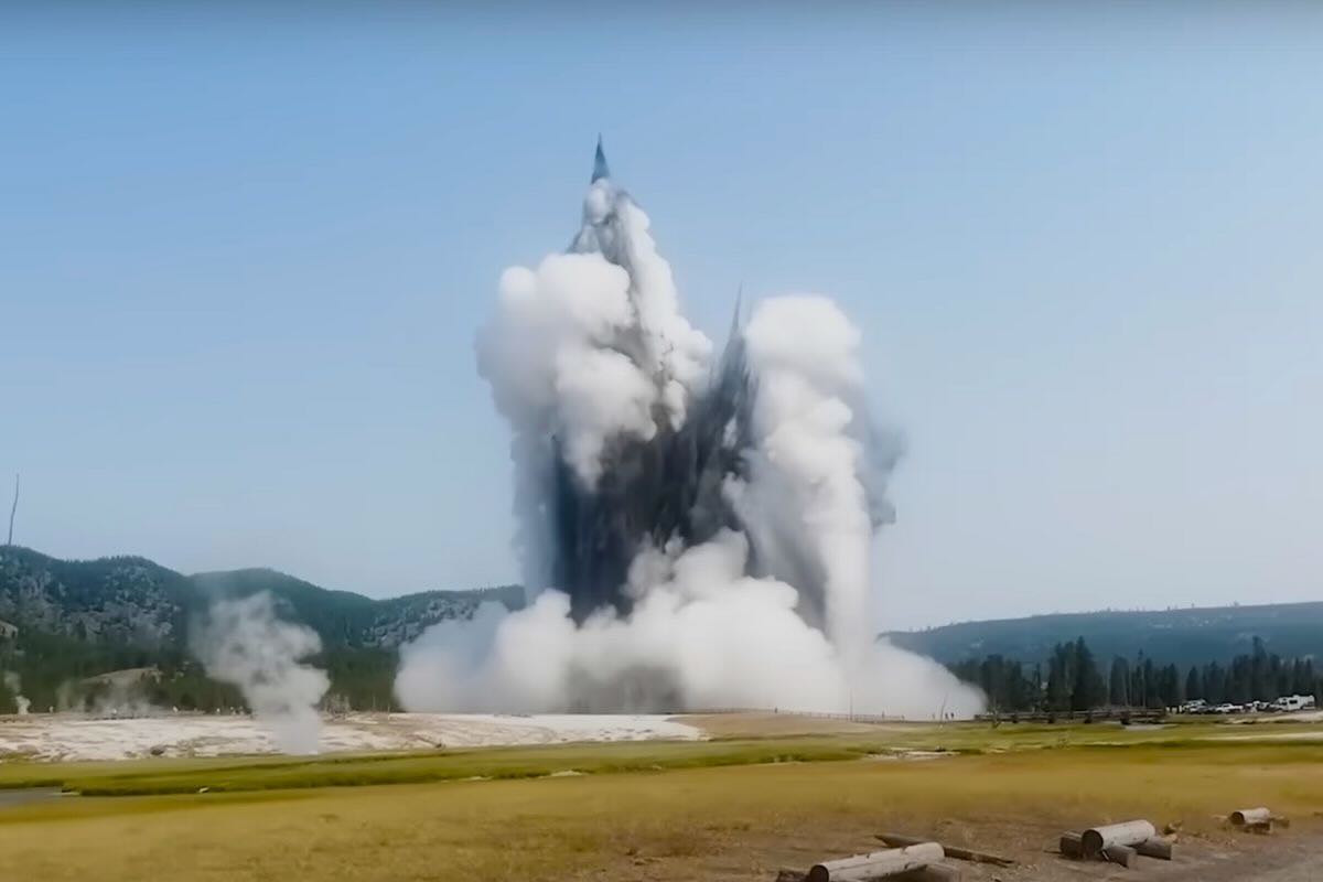 supervulcano turisti esplosione